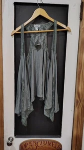 Grünes One Step Up offen drapiertes Damenhemd Größe Medium neu - Bild 1 von 5