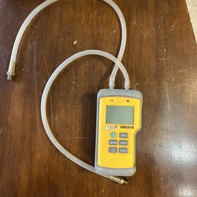 Manómetro diferencial de doble entrada EM201B de UEi Test Instruments Foto 1 de 3
