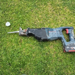 Bosch GSA 18V-LI Reciprocating Sabre Saw body and battery - Picture 1 of 6