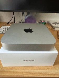 Apple Mac mini (256GB SSD, M2, 8GB) Dekstop PC + Ständer Hub - Afbeelding 1 van 7