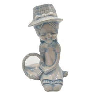 Statuina bambina in porcellana/ceramica blu e bianco lucido con cesto alta 9" - Foto 1 di 11
