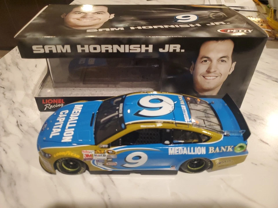 Sam Hornish Jr. #9 Medallion Bank Ford Fusion 2015 1:24 NASCAR Die-cast TO CLEAR - Image 1 of 4