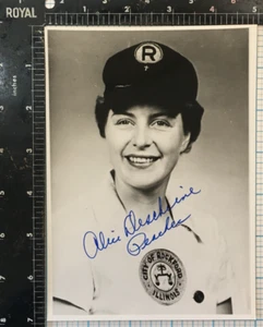 ALICE DESCHAINE ROCKFORD PEACHES AUTOGRAPHED 5X7 GIRLS BASEBALL PHOTO 1 COA HOF - Picture 1 of 4