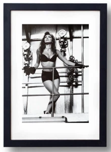 Sabrina Salerno 1991 Photo "Steampunk" - Framed print - 60x40 Cm. - Foto 1 di 1