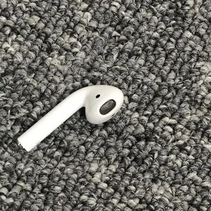 Apple Airpod 2ème génération remplacement côté droit uniquement OEM AirPods 2 - A2032 CN - Photo 1 sur 4