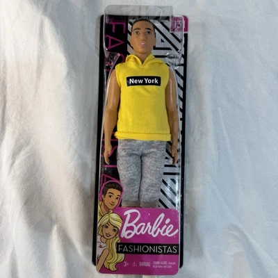 Barbie Ken Fashionistas #131 Amarilla Nueva York Sin Mangas Sudadera con Capucha Muñeca Buff Nueva en Caja Foto 1 de 4