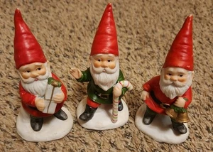 💥 Set di 3 statuine natalizie in ceramica gnomi elfi ghc vintage regalo bastone caramelle campana - Foto 1 di 12
