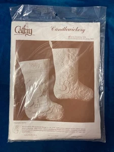 Cathy Needlecraft #7859 Candlewickery NUEVO 13” Kit de medias de Santa, muselina blanca - Imagen 1 de 3