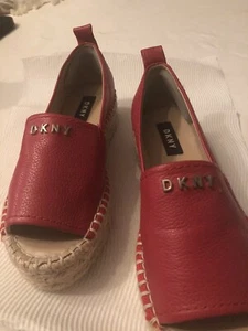 Sandalias de cuero rojo DkNy talla 5,5 - Imagen 1 de 9