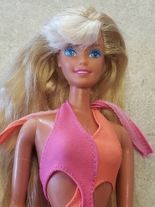 barbie en el baño