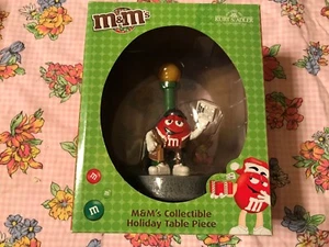 M&M 2008 HOLIDAY TABLE FIGURINE RED GUY NEWSBOY STREETLIGHT NIB 2008 KURT ADLER - Picture 1 of 12