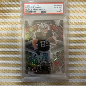 BROCK BOWERS 1/30 SSP (POP3) 2024 Spectra Rookie AURA META #RABBS. Graded PSA 10 - Bild 1 von 5