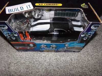 1/24  MUSCLE MACHINES BUILD IT  1969 CAMARO MODEL KIT BLACK - Image 1 of 4