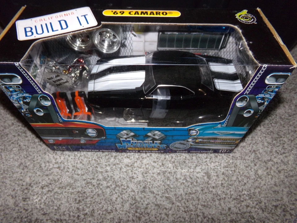 1/24  MUSCLE MACHINES BUILD IT  1969 CAMARO MODEL KIT BLACK - Image 1 of 4