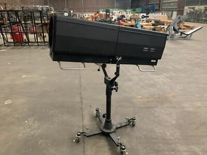 Altman Voyager HTI 400W Long Throw Follow Spot with Stand (220-240V) w/ stand - Picture 1 of 8
