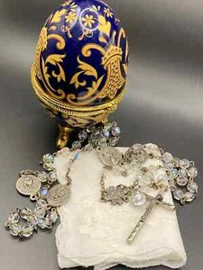 England Hand Painted Hinged Egg With Vintage Italy Crystal Rosary & Handkerchief - Picture 1 of 9