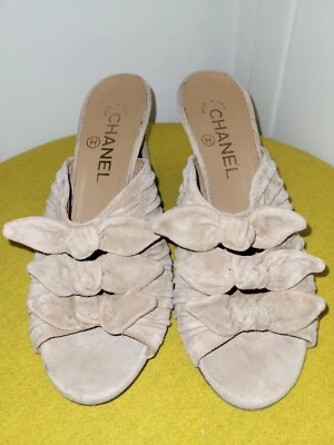 AUTHENTIC CHANEL TAN BEIGE SUEDE KNOT SLIP ON SANDAL HEELS SIZE 36.5 - Image 1 of 4