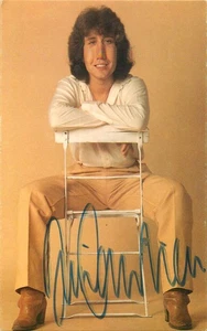 Dennie Christian  -  - original Autogramm -  - ca. 14x9cm - Autogrammkarte - Bild 1 von 1