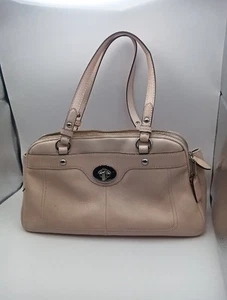 Bolso Coach con asa superior en coral - Imagen 1 de 15