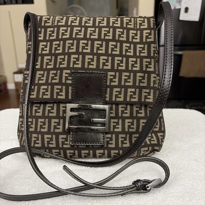 Solapa pequeña Fendi beige/marrón oscuro Foto 1 de 4