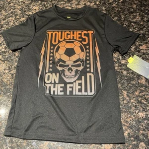 Neu/Neu mit Etikett Tek Gear Jungen Fußball Grafikdruck feuchtigkeitsableitendes T-Shirt, Größe Small (8) - Bild 1 von 5
