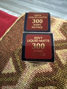 Estee Lauder Pure Color Envy Paint On Liquid Lip Color - 300 Poppy Sauvage 7 ml - Foto 1 di 2