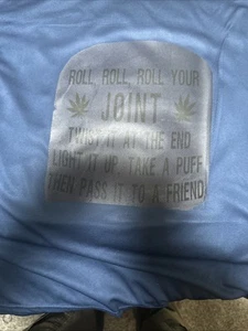 Maglietta Roll Your Joint Funny Marijuana Grafica. 100% poliestere. Cool. grande - Foto 1 di 2