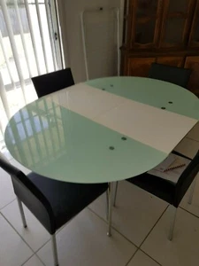 glass extendable table and 4 chairs - Picture 1 of 2
