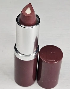 Clinique Dramatically Different Lipstick #50 Different Grape BRAND NEW - Picture 1 of 3