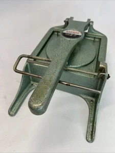 F22 - VINTAGE ALUMINUM HOLLYMATIC HAMBURGER PRESS MOLD - Picture 1 of 7