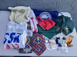 Enorme Lotto Distintivi Fazzoletti Boy Scout Memorabilia Collezione BSA - Foto 1 di 9