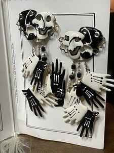 "Lunch At The Ritz" ENCORE Black & White Dangle Clip Back Earrings On Menu Card - Picture 1 of 9