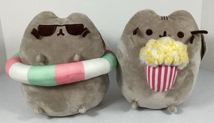 GUND Pusheen Snackables Popcorn e Salvavita Cool Cat Bicchieri Peluche Set 2 con etichette - Foto 1 di 12