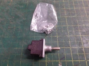 GENUINE CONDOR 40872 R#67760 SWITCH (10/08), NOS - Picture 1 of 7