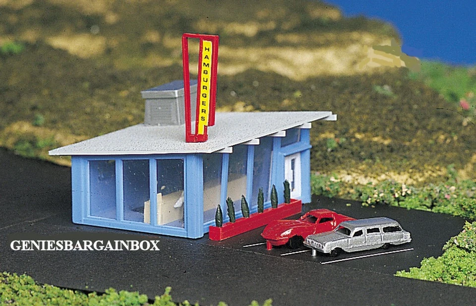 N Scale DRIVE-IN HAMBURGER STAND, BUILT-UP READY TO USE BACHMANN New 45709 - Image 1 of 1