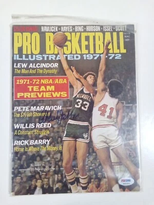 Kareem Abdul-Jabbar Signed Pro Basketball Illustrated 1971-72 Magazine PSA -1 # - Image 1 of 3