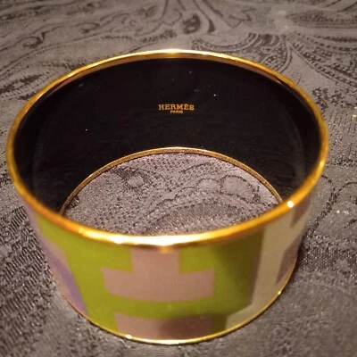 Brazalete Brazalete Hermes Estampado Esmalte "HERMES" Extra Ancho en Excelente Estado Foto 1 de 4