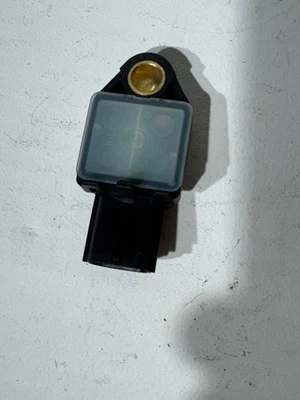 2012-2019 Fiat 500 Impact Sensor  Acceleration Sensor P68073423AA Oem - Image 1 of 2