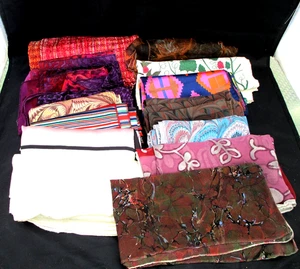 COLECCIÓN BUFANDAS Lote 13 Coloridas Sin Firmar Seda Poliéster Cuadradas Oblongas Usadas en Excelente Condición - Imagen 1 de 11