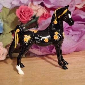 Breyer Custom Stablemate Black Mare With Bright Yellow Flowers And Ribbon - Picture 1 of 5