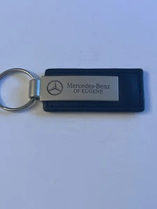 VINTAGE 🇺🇸 “MERCEDES-BENZ” DEALERSHIP KEYCHAIN〰️KEYRING〰️KEYFOB〰️ 👀LQQK 👀 - Picture 1 of 3