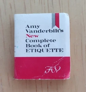 Bambola vintage Amy Vanderbilts nuova libro completo di etichette adatta a Barbie Tressy - Foto 1 di 5