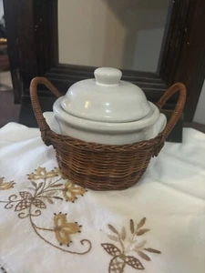 Adorable Vintage MCM Soup Crocs With Lids and Wicker Holding Baskets. Rare Find - Picture 1 of 3