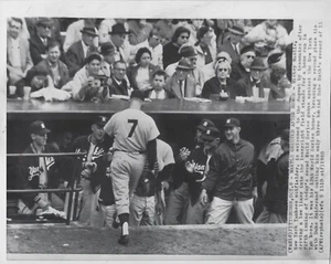 Original AP Type 3 1960 Mickey Mantle HOF New York Yankees 8x10 Press Wire Photo - Bild 1 von 2
