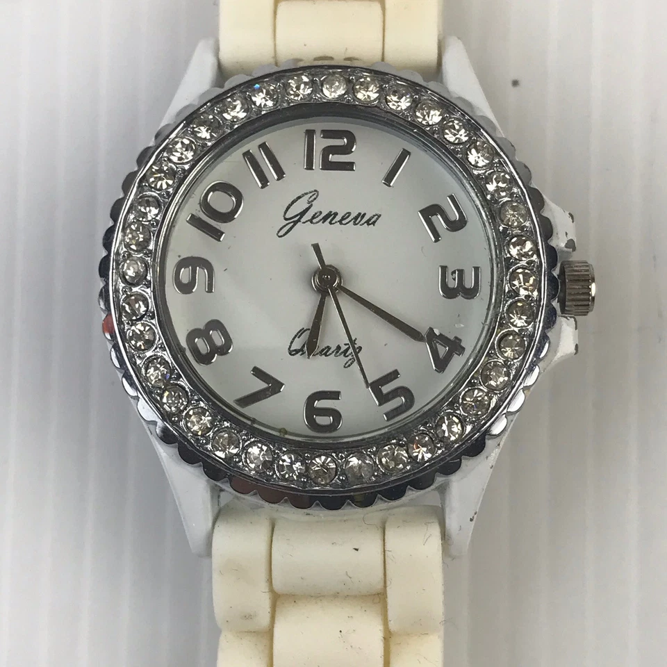 Reloj cuarzo vintage de Geneva Foto 1 de 4