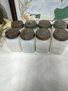 8 Vintage Gewürzstreuer aus Milchglas - Bild 1 von 8