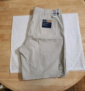 DOCKERS CASUAL FLAT FRONT BEIGE SHORTS - NEW MEN'S SIZE W40 - Picture 1 of 3