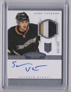 13-14 2013-14 Dominion #135 Sami Vatanen Jersey AUTO 086/299 Rookie Anaheim Duck - Bild 1 von 1