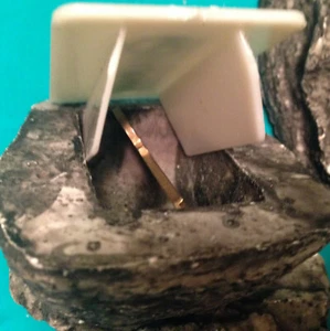 Finta Rock Key Hider per chiavi di casa dimensioni regolari, chiavi auto non grandi - Foto 1 di 5