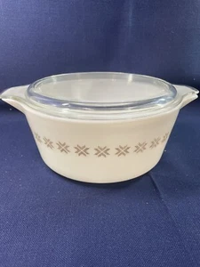 Vintage Pyrex 475-B 2 1/2 Qt Casserole Dish Town & Country Brown Stars on White - Picture 1 of 9
